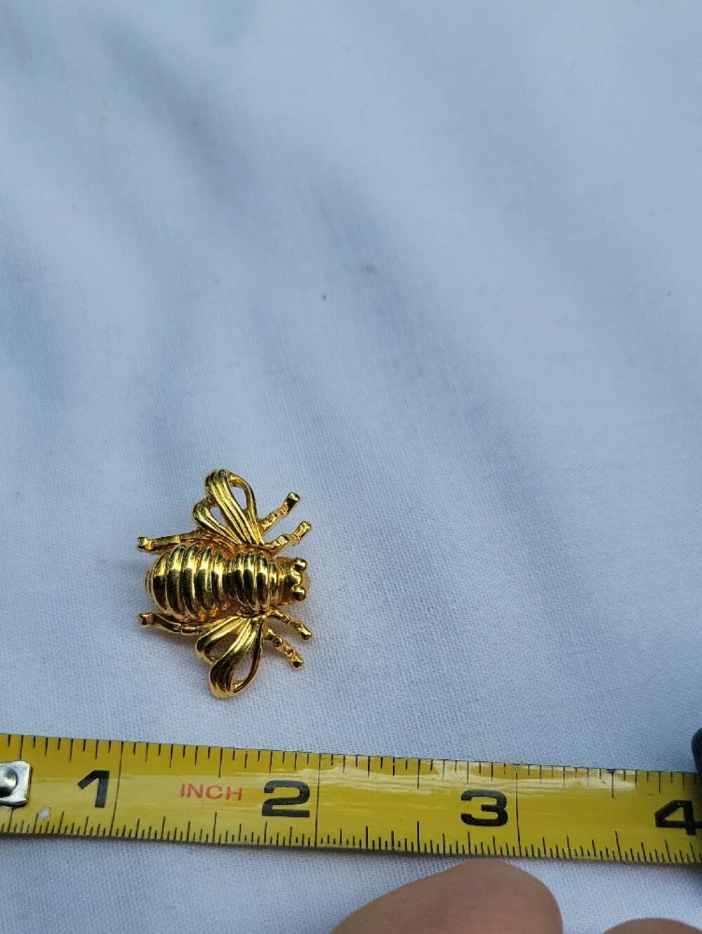 Vintage Joan Rivers Gold Tone  Bee Brooch 